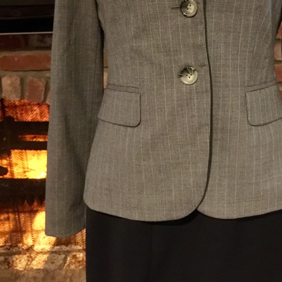 Banana Republic Women’s Classic Blazer - Gray (Size 2) - Picture 4 of 4